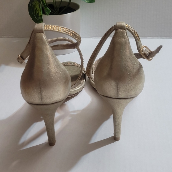 PELLE MODA Rory Ankle strap heel - Picture 3 of 7